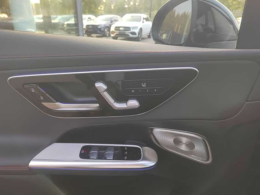 Mercedes-Benz GLC AMG 2025 imagem de carro #11