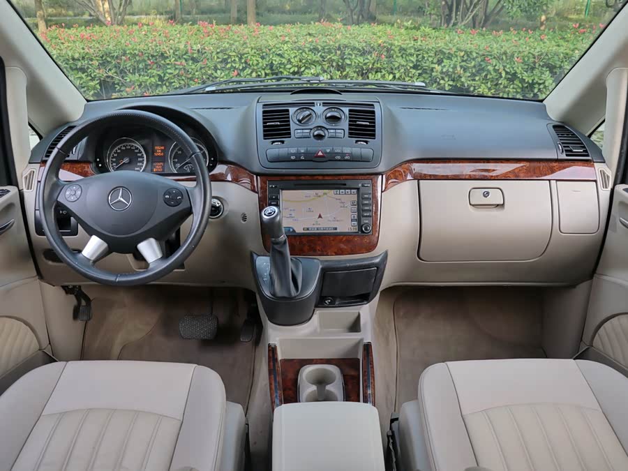 奔驰 唯雅诺 2011 汽车图片 #11