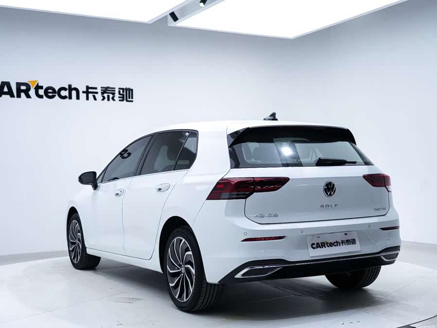 Volkswagen Golf 2023 car image #11
