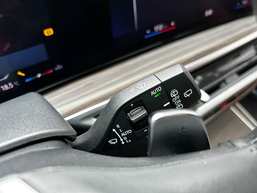 BMW X7 2023 car image #11