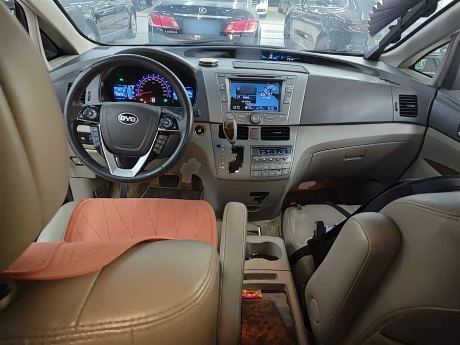 BYD M6 2015 car image #11