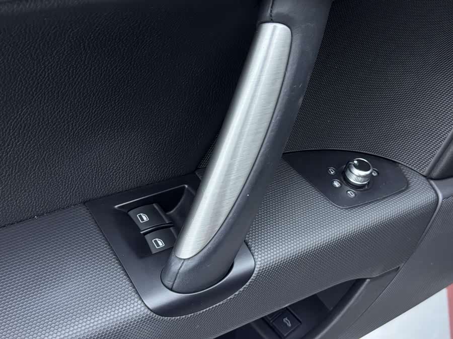 Audi TT 2015 car image #11