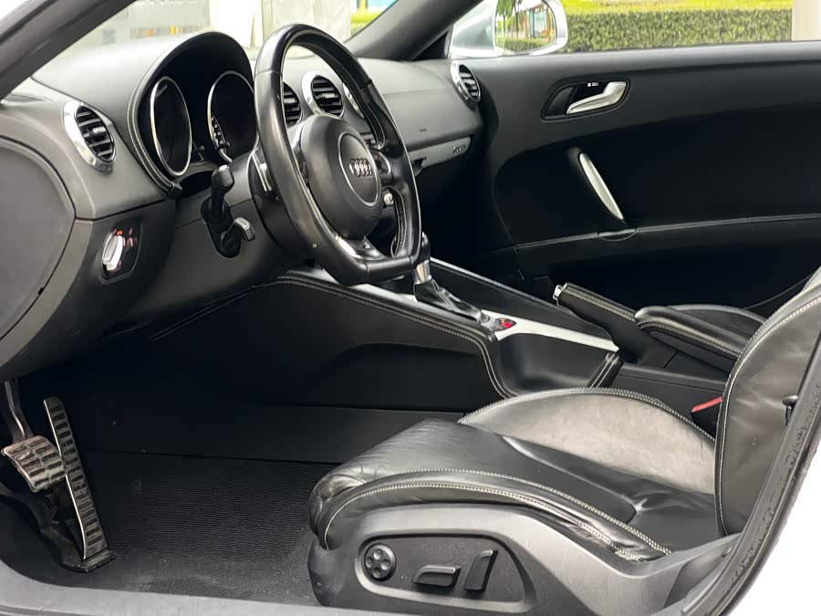 Audi TTS 2014 car image #11