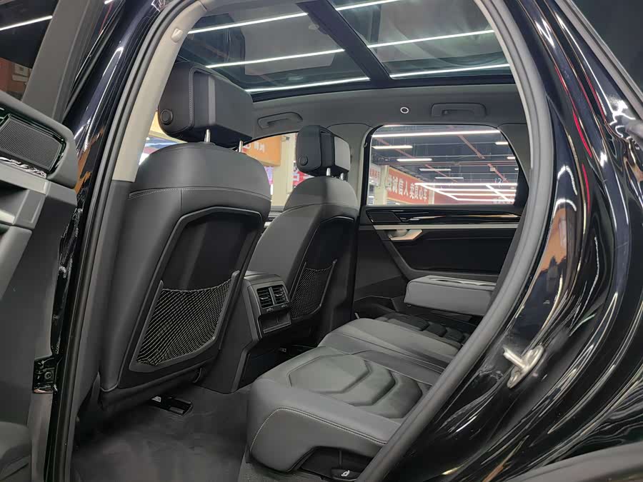 Volkswagen Touareg 2022 car image #11