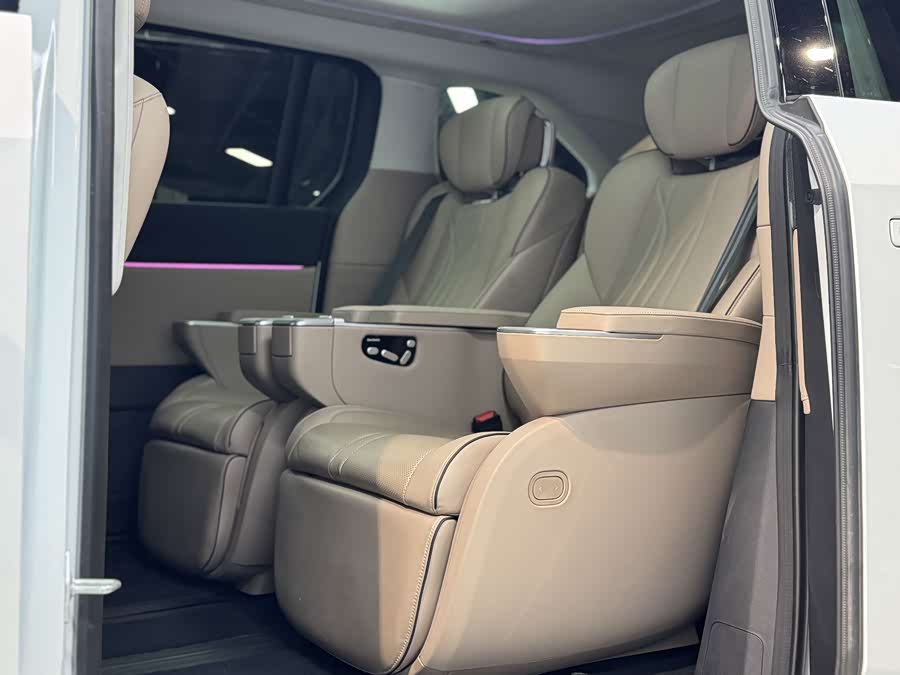 Xpeng X9 2024 immagine di auto #11