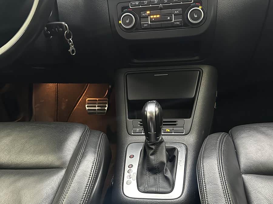 Volkswagen Golf (Imported) 2013 изображение автомобиля #11