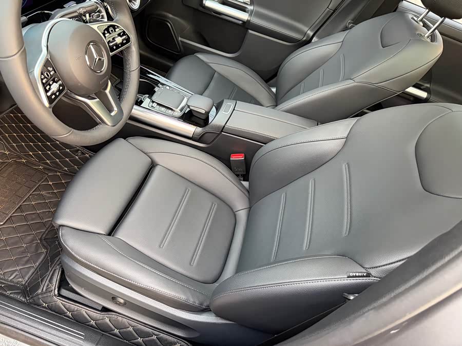 Mercedes-Benz EQA Class 2023 immagine di auto #11