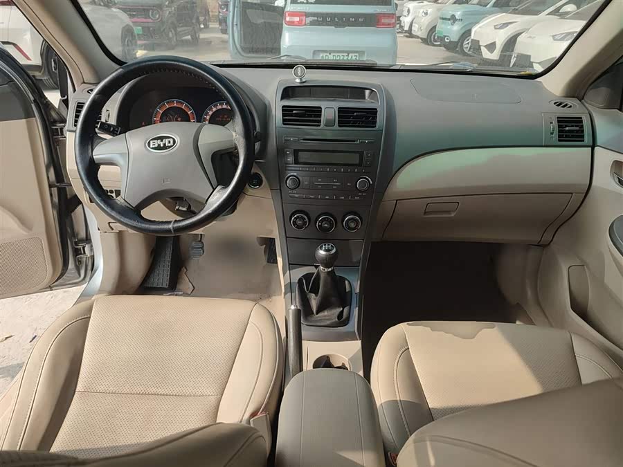 BYD L3 2014 car image #11