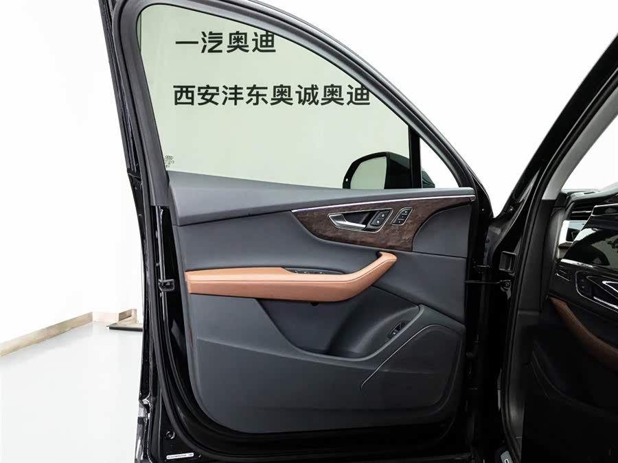 Audi Q7 2023 car image #11