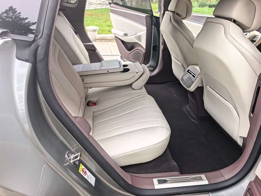 Denza Z9GT 2024 car image #11