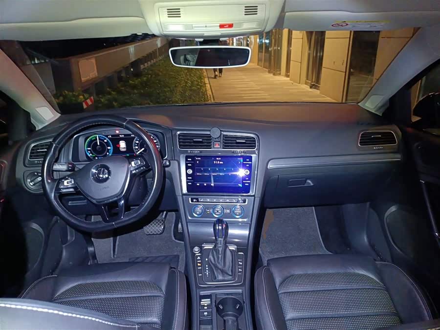 Volkswagen Golf New Energy (Imported) 2018 صورة سيارة #11