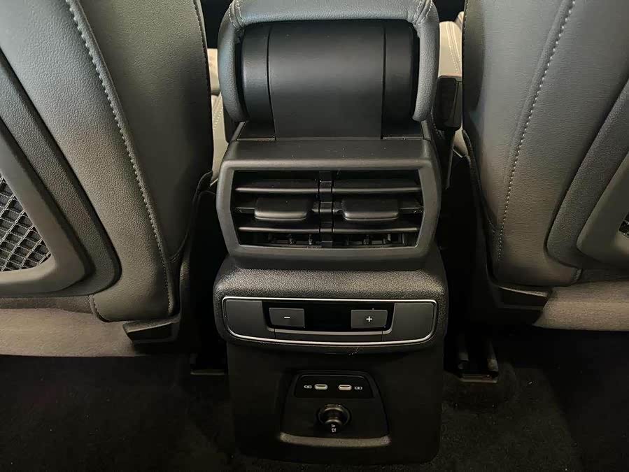 Audi Q5 e-tron 2023 #11 Audi Q5 e-tron 2023 صورة سيارة #11