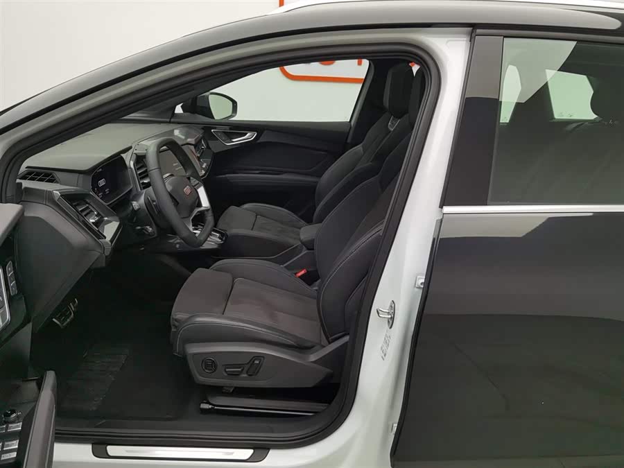 Audi Q4 e-tron 2023 صورة سيارة #11