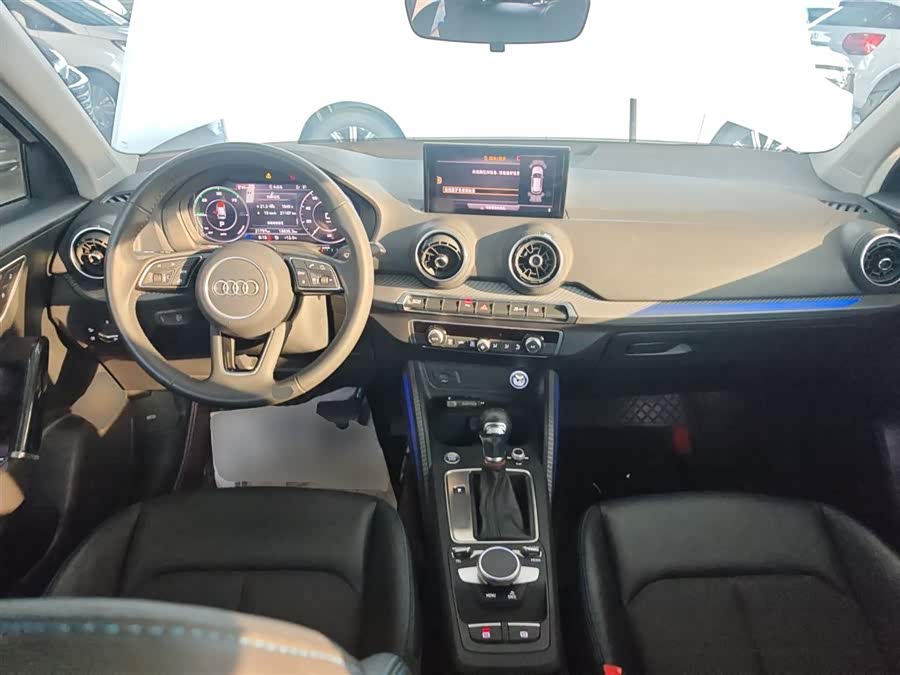 Audi Q2L e-tron 2021 #11 Audi Q2L e-tron 2021 صورة سيارة #11