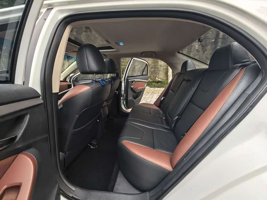 BYD G5 2015 immagine di auto #11