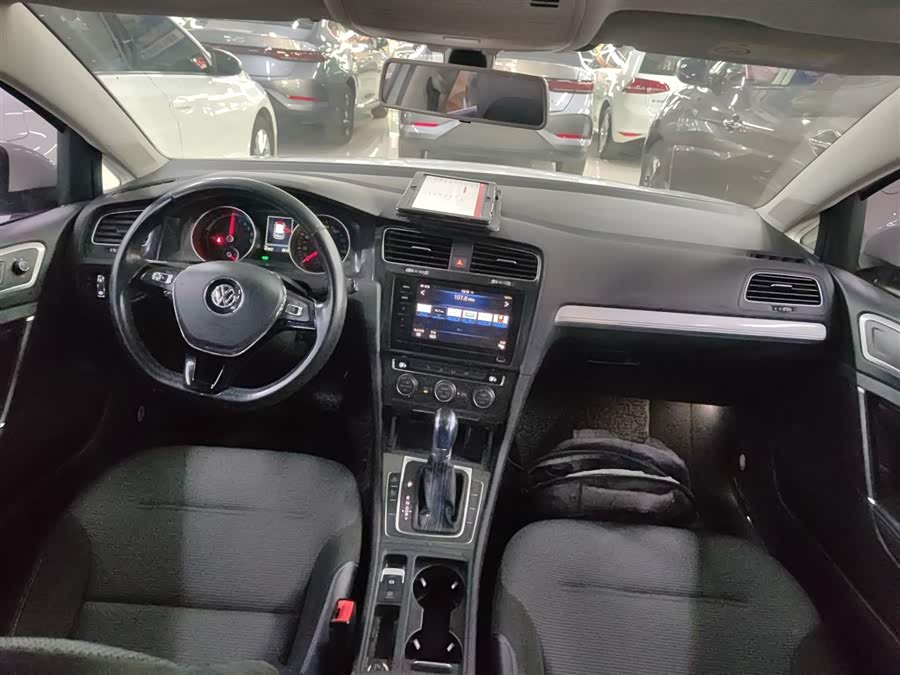 Volkswagen Golf Pure Electric 2021 car image #11