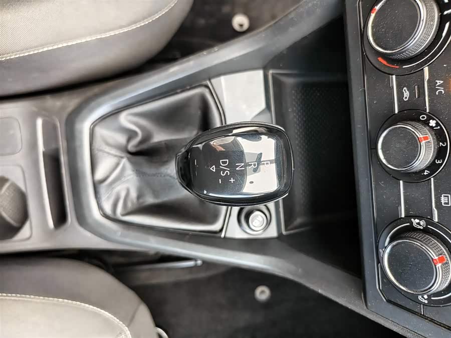 Volkswagen T-Cross 2022 car image #11