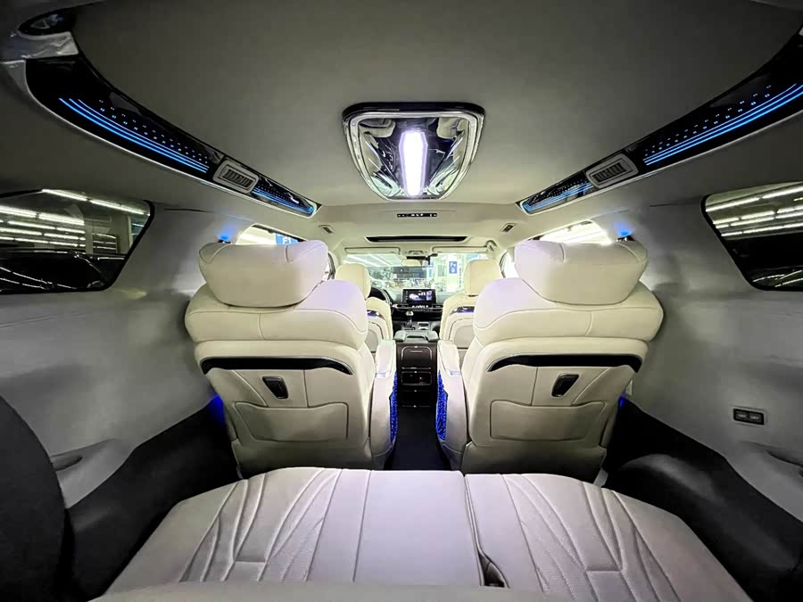 Toyota Granvia 2024 immagine di auto #11