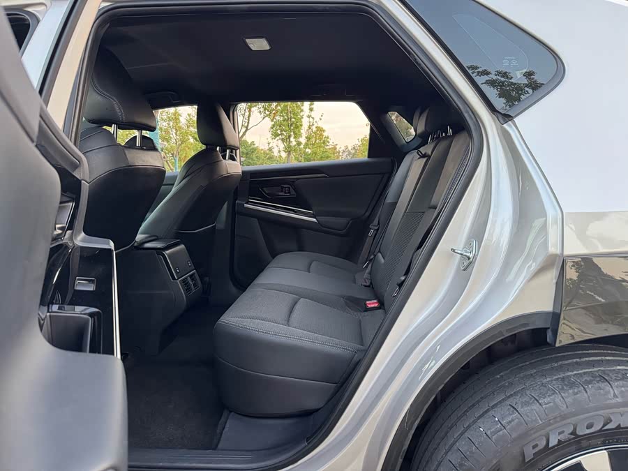 Toyota bZ4X 2022 immagine di auto #11