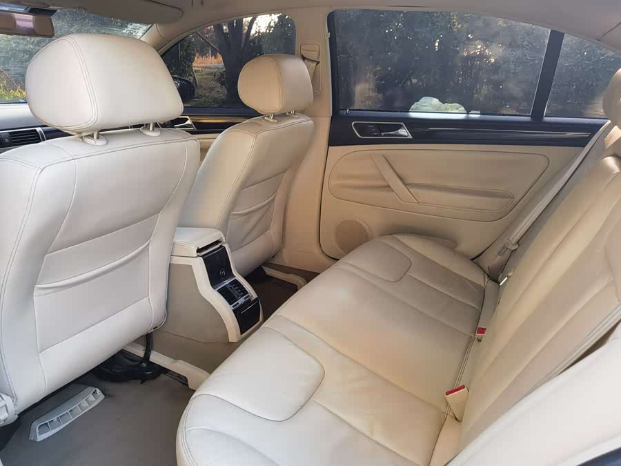 Volkswagen Passat Lingyu 2010 #11 Volkswagen Passat Lingyu 2010 car image #11