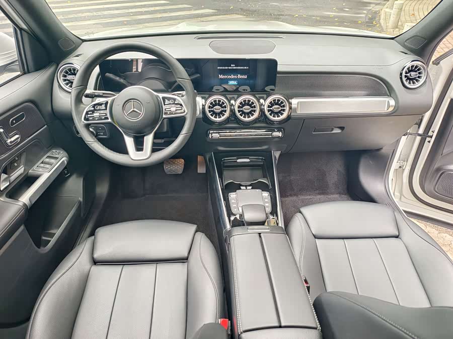 Mercedes-Benz GLB Class 2023 car image #11