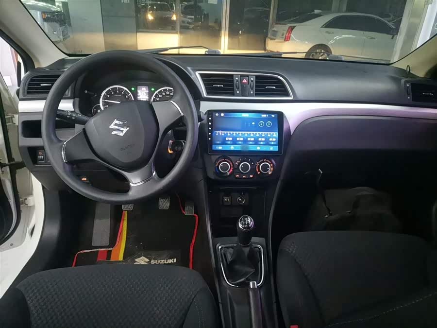 Suzuki Ciaz 2017 изображение автомобиля #11