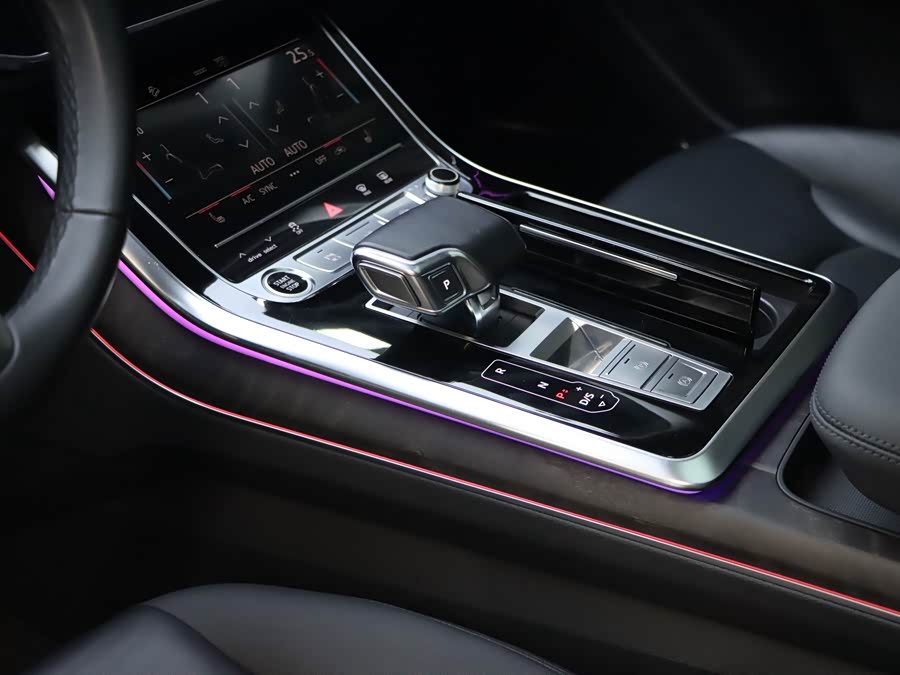 Audi Q8 2021 car image #11