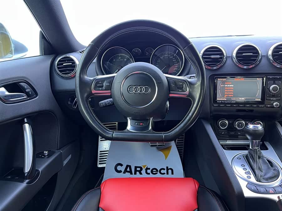 Audi TTS 2011 car image #11