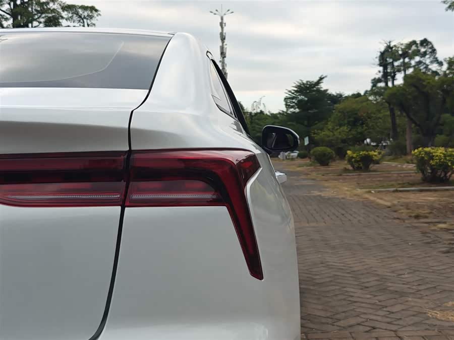2022 car image #11