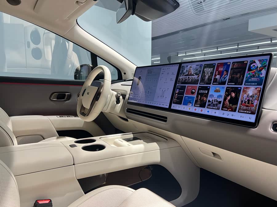 Li i8 2025 image de voiture #11