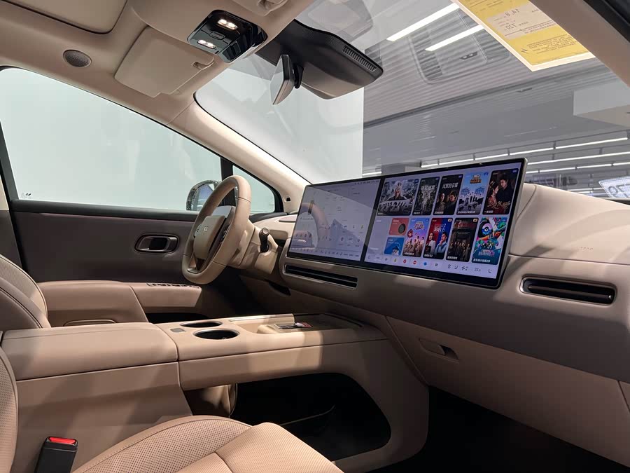 Li i8 2025 image de voiture #11