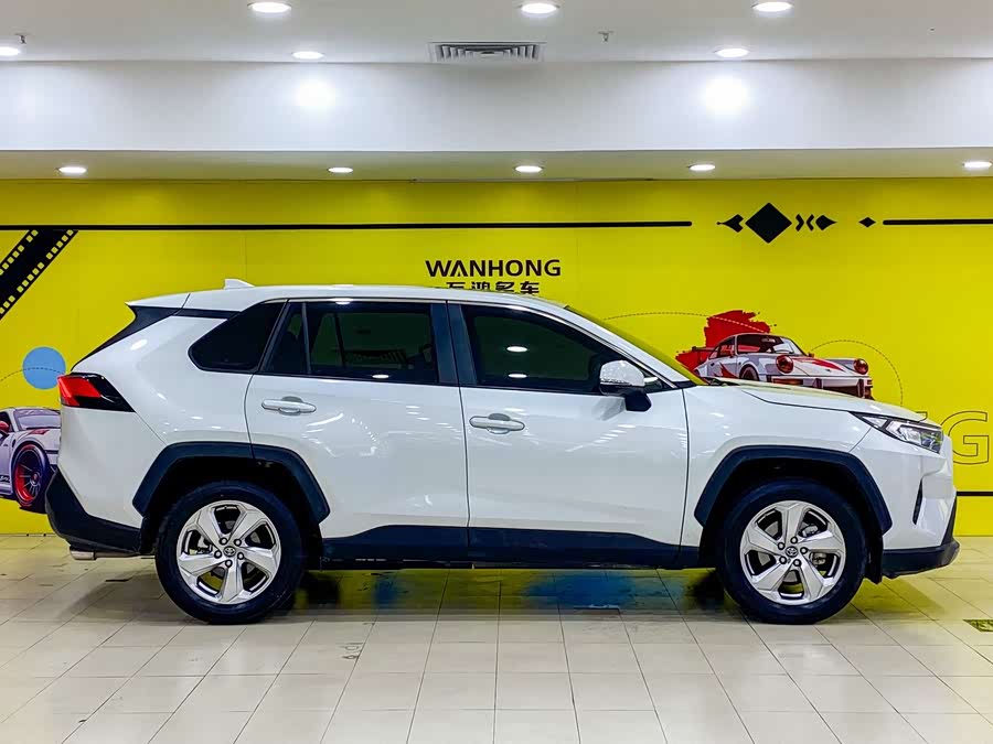Toyota RAV4 2021 car image #11