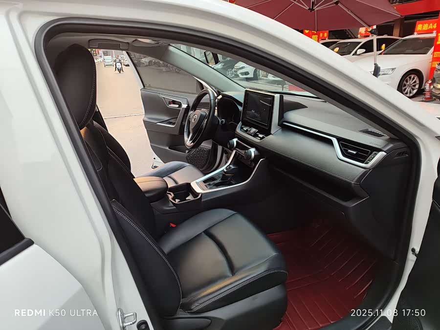 Toyota RAV4 2020 car image #11