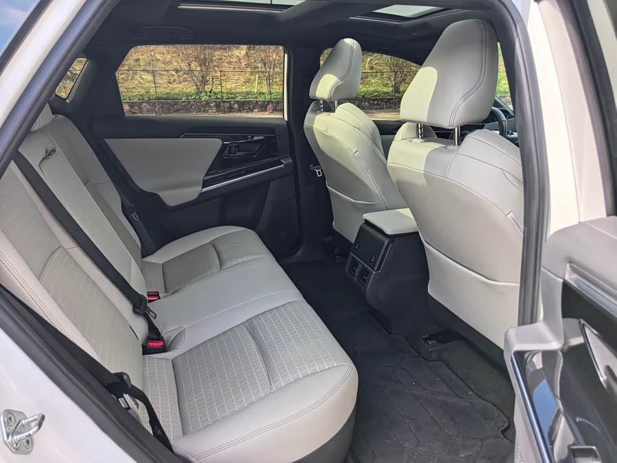 Toyota bZ4X 2022 immagine di auto #11