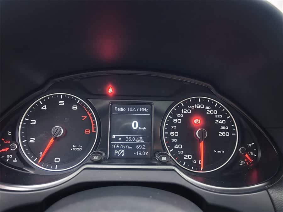 Audi Q5 2016 car image #11