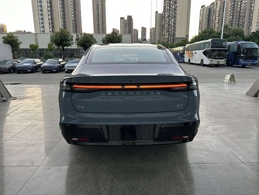 零跑汽车 零跑B01 2025 汽车图片 #11