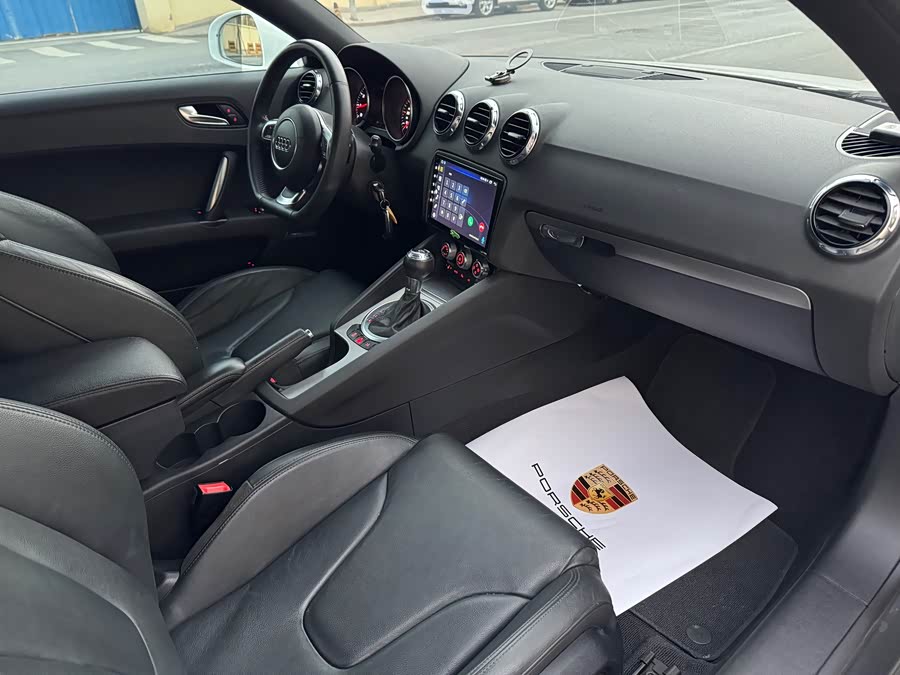 Audi TT 2011 #11 Audi TT 2011 car image #11