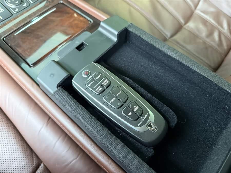 Hyundai Equus 2012 immagine di auto #11