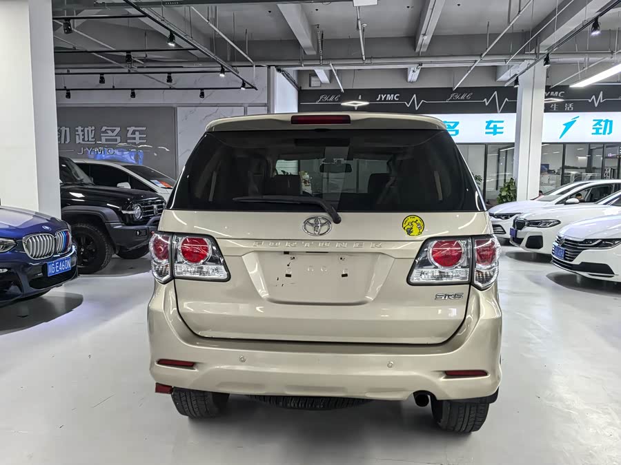 Toyota Fortuner 2015 immagine di auto #11