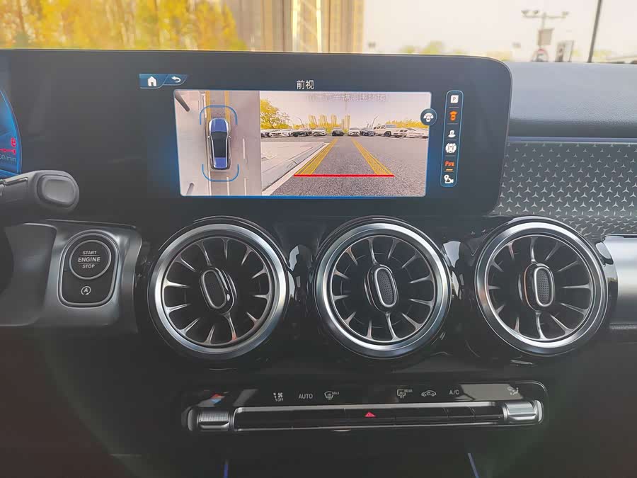 Mercedes-Benz GLB AMG 2025 imagen de coche #11