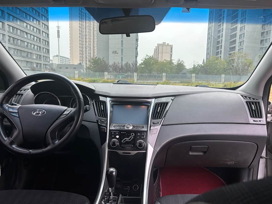 Hyundai Sonata 2012 car image #11