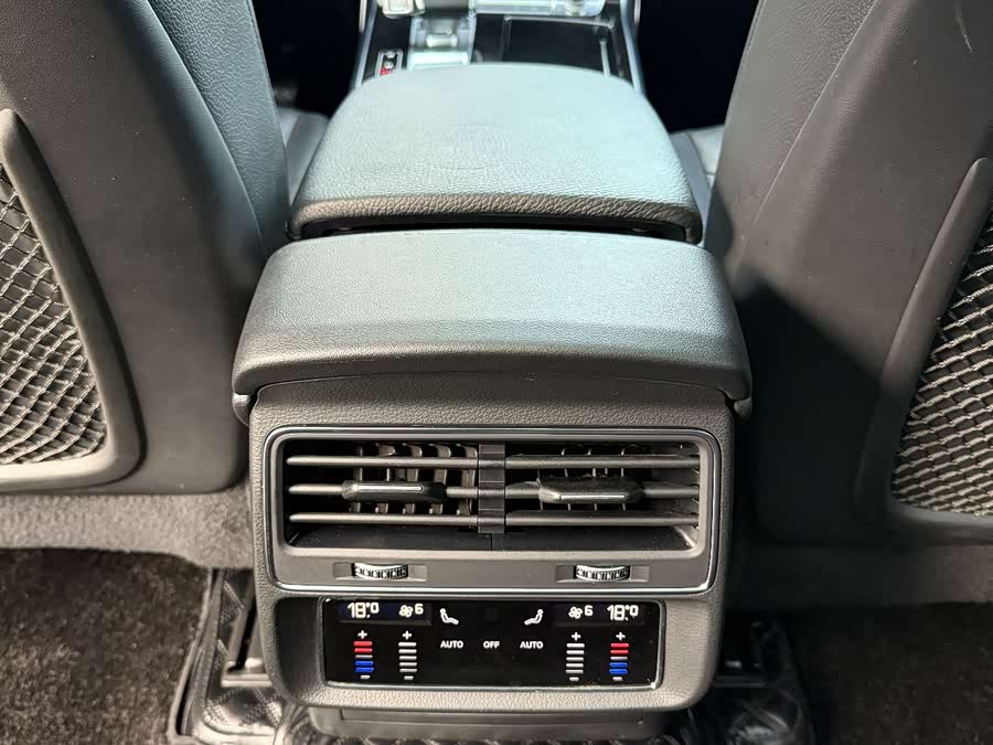 Audi Q8 2022 car image #11