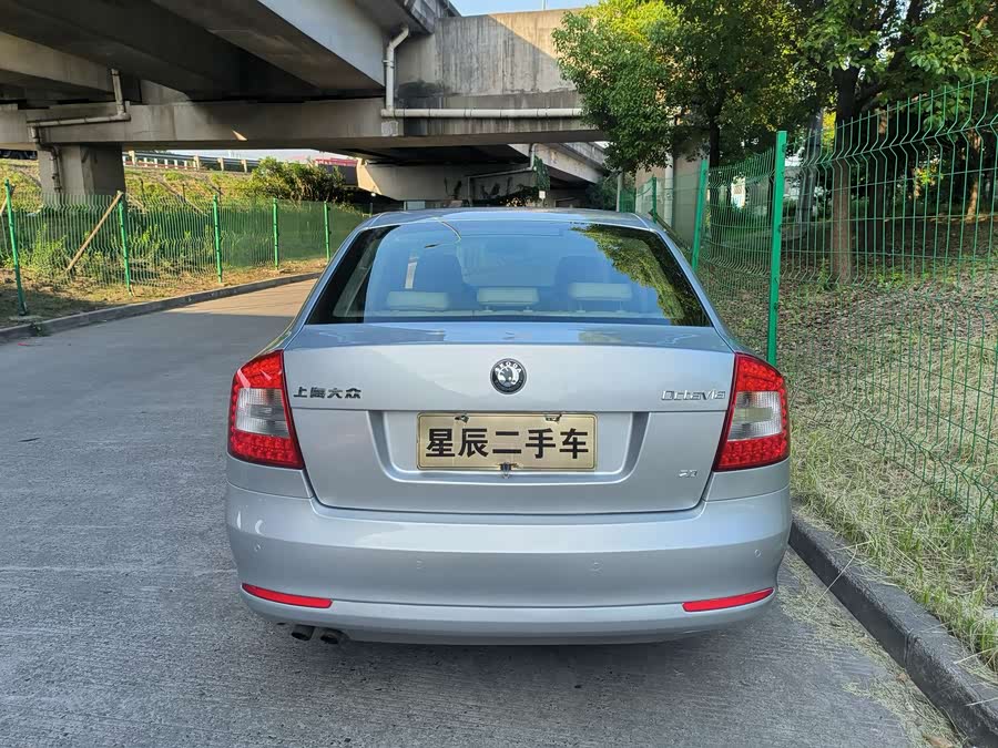 Skoda Octavia 2010 car image #11