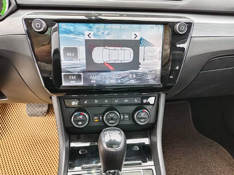 Skoda Superb 2018 car image #11