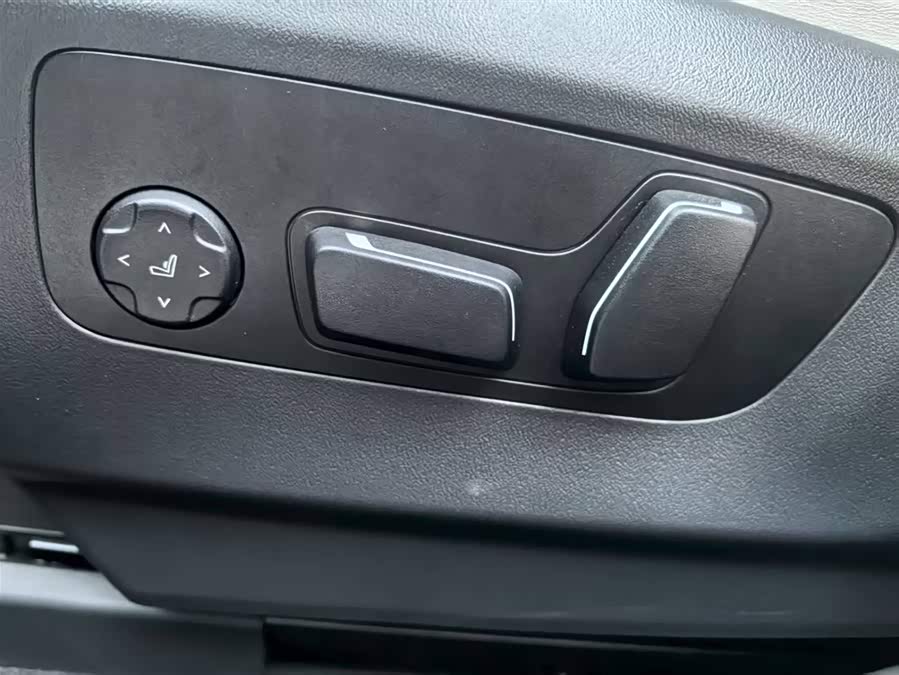 BMW M5 New Energy immagine di auto #11