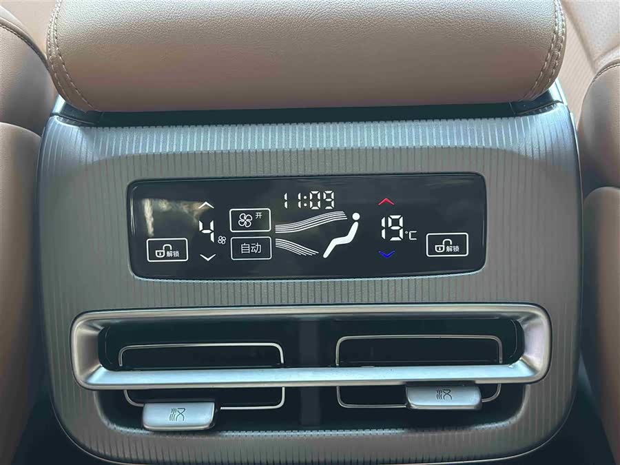 BYD HanL 2025 صورة سيارة #11