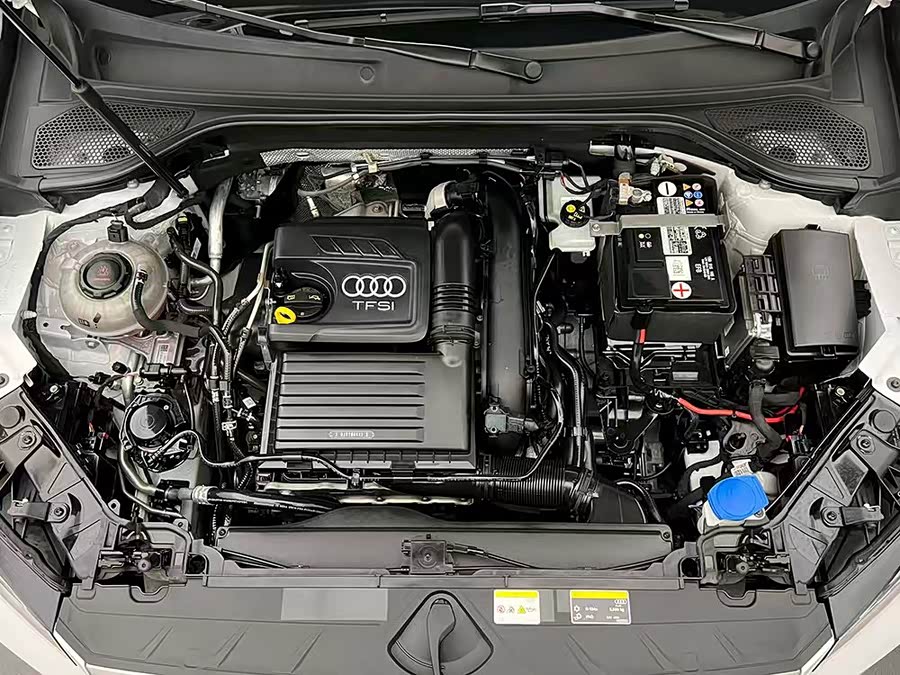 Audi Q2L 2023 car image #11