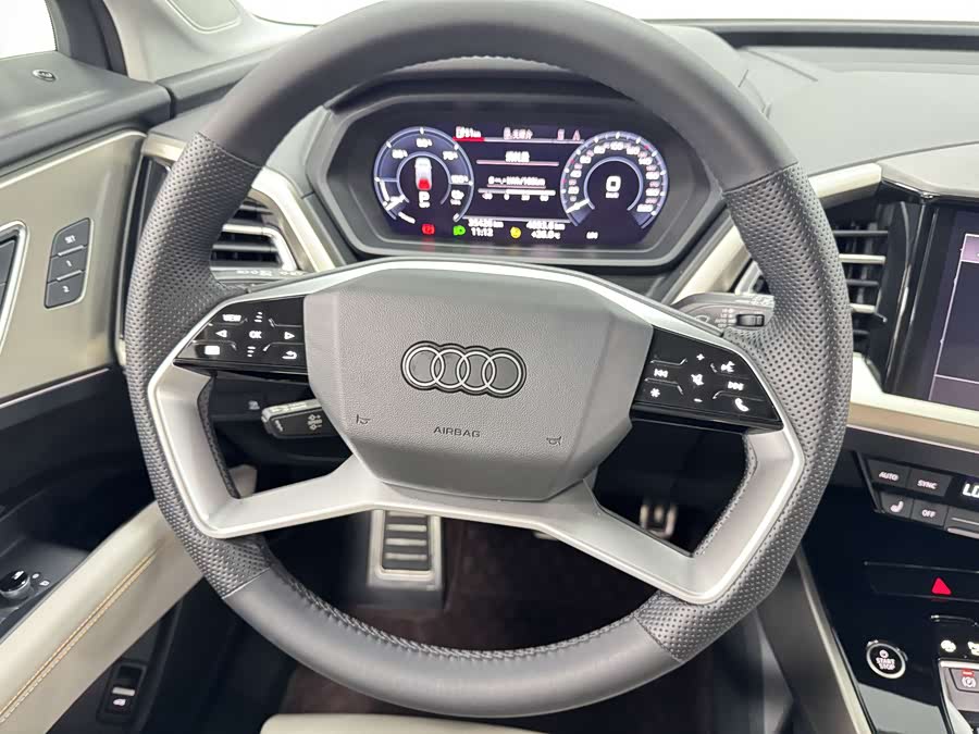 Audi Q5 e-tron 2023 immagine di auto #11