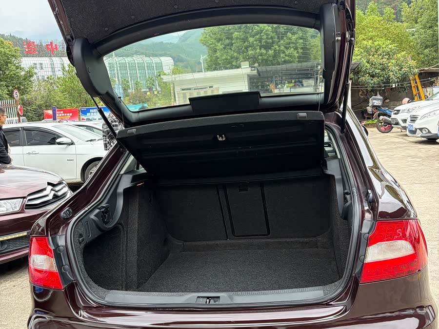 Skoda Superb 2013 car image #11