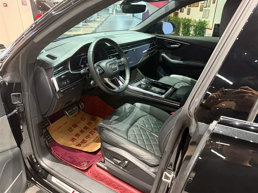 Audi Q8 2021 car image #11